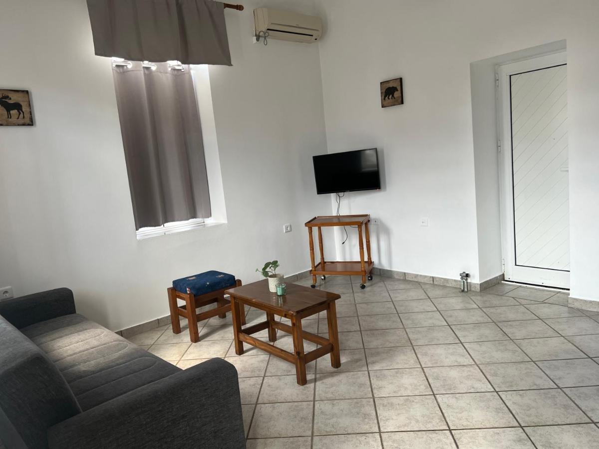 Athina Rooms Karvounades Exterior photo
