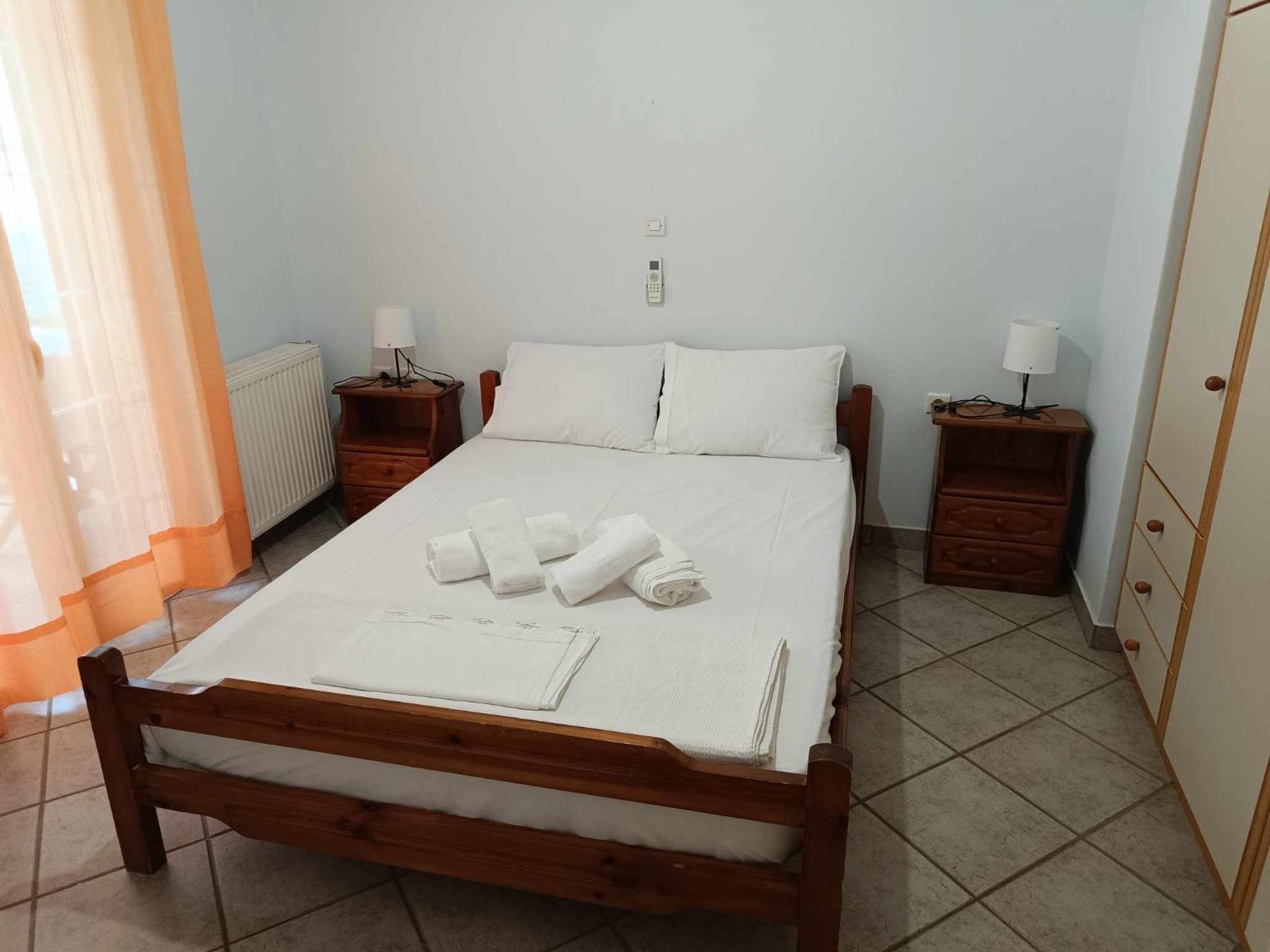 Athina Rooms Karvounades Exterior photo